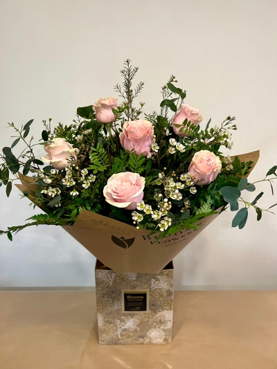 6 Pink Roses