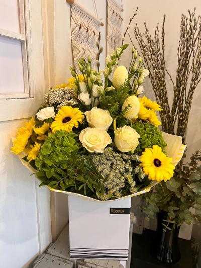 EASTER HANDTIED BOUQUET..