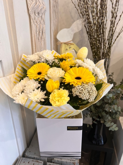 EASTER HANDTIED BOUQUET