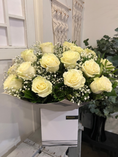 18 White Roses