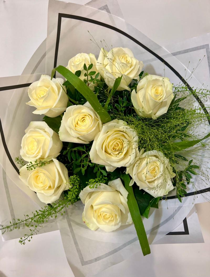 Simply Beautiful White Rose Bouquet buy online or call +353 42 93 35029
