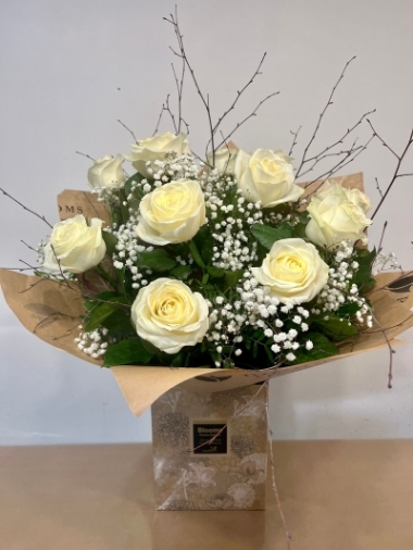12 White Roses