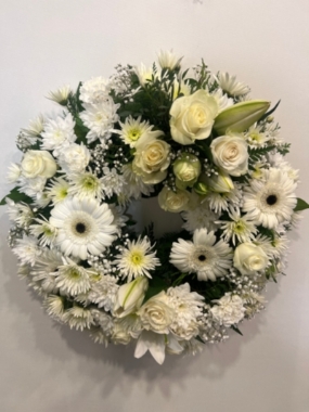Wreath Creams Greens & Whites