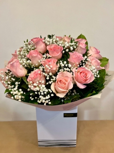18 Pink Roses