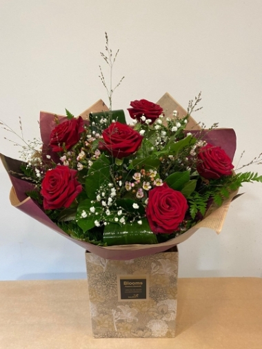 6 Red Roses